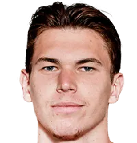 Adrian Šemperdisparo a la cabeza