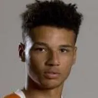 Lee Angol foto de rosto