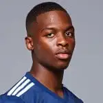 Dilane Bakwadisparo a la cabeza