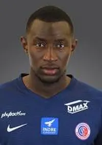 Issa Maregadisparo a la cabeza