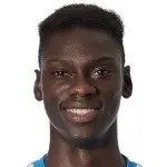 Idrissa Tourédisparo a la cabeza