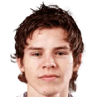 Eiður Aron Sigurbjörnssondisparo a la cabeza