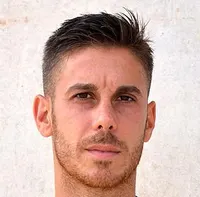 Massimo D'Angelodisparo a la cabeza