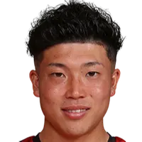 Tatsuki Higashiyamadisparo a la cabeza