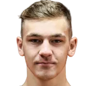 Dominik Piładisparo a la cabeza