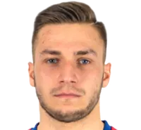 Patryk Janasikdisparo a la cabeza