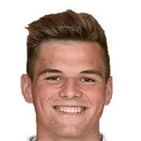 Janez Pišekdisparo a la cabeza