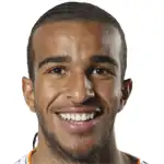 Derik Osede Prietodisparo a la cabeza