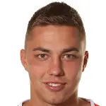 Alain Wissdisparo a la cabeza