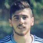 Ahmad Ashkardisparo a la cabeza