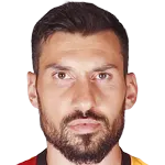 Şener Özbayraklıdisparo a la cabeza